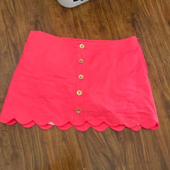 Lilly Pulitzer Dresses & Skirts - Lilly Pulitzer kaylie scalloped hem skort neon pink gold buttons side zip 14